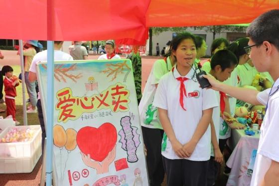 如何看待中餐厅向赵丽颖道歉的内容呢？游戏画面