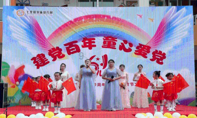儿子放假回家带来7个大学同学来玩,爸爸乐得合不拢嘴:稀罕得很